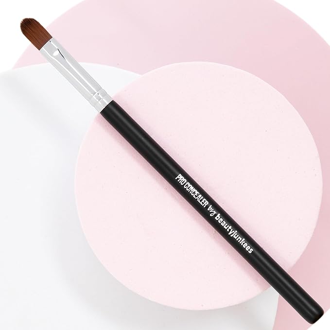 Beauty Junkees Flat Concealer Brush Under Eye - Small Concealer Brush for Foundation, Eyebrows, Nose Contour Brush, Color Corrector Brush, Works with Cream, Powder Cosmetics, Synthetic