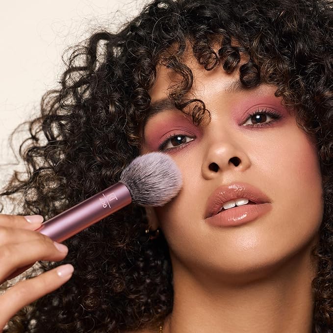 Real Techniques 6 Piece Everyday Essentials Makeup Brush Set, Includes 4 Brushes & 2 Makeup Sponges, For Foundation, Blush, Bronzer, Contour, Eyeshadow, & Powder, Travel Gift Set, Cruelty-Free & Vegan